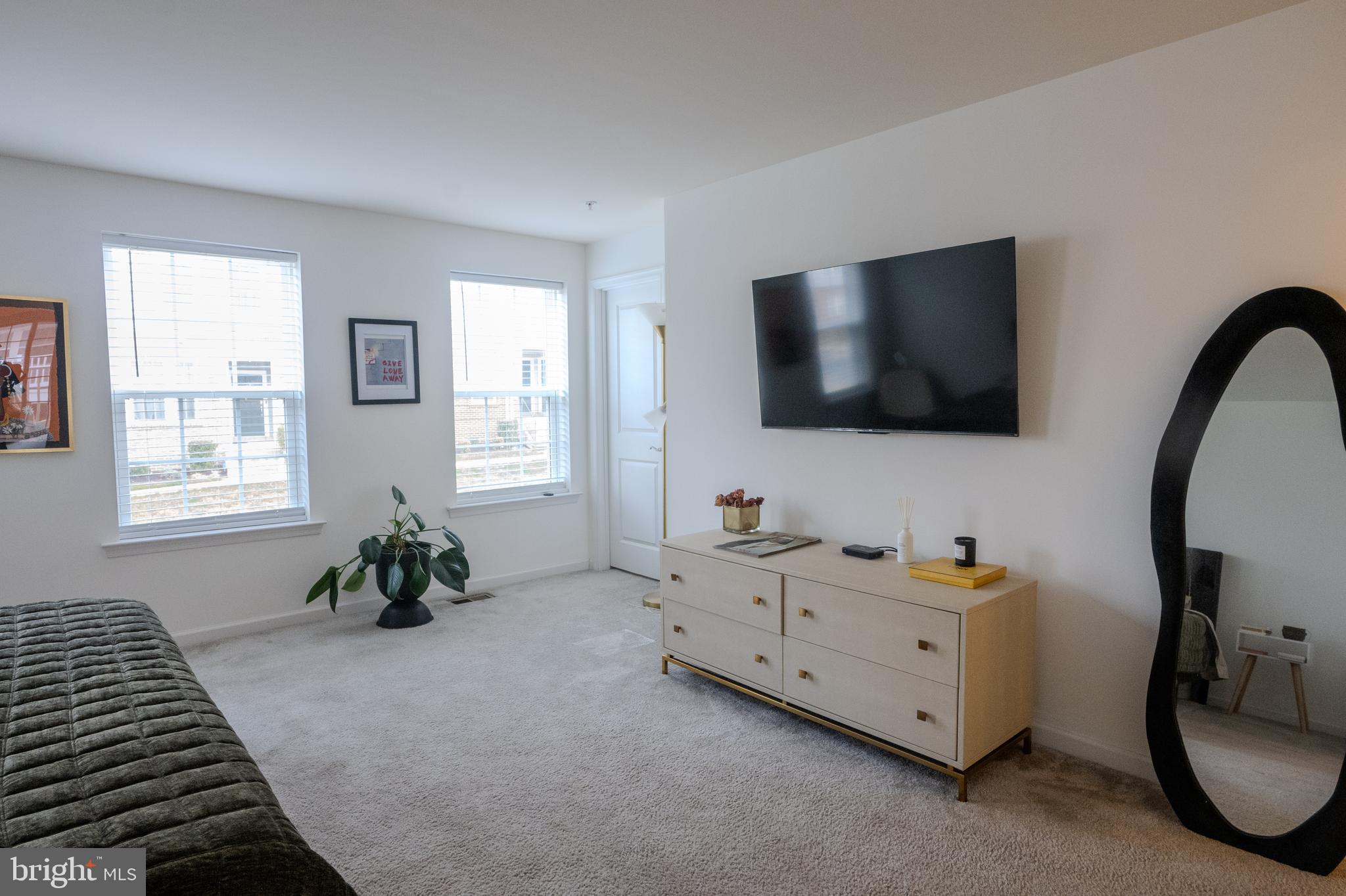 METRO POINTE - Residential