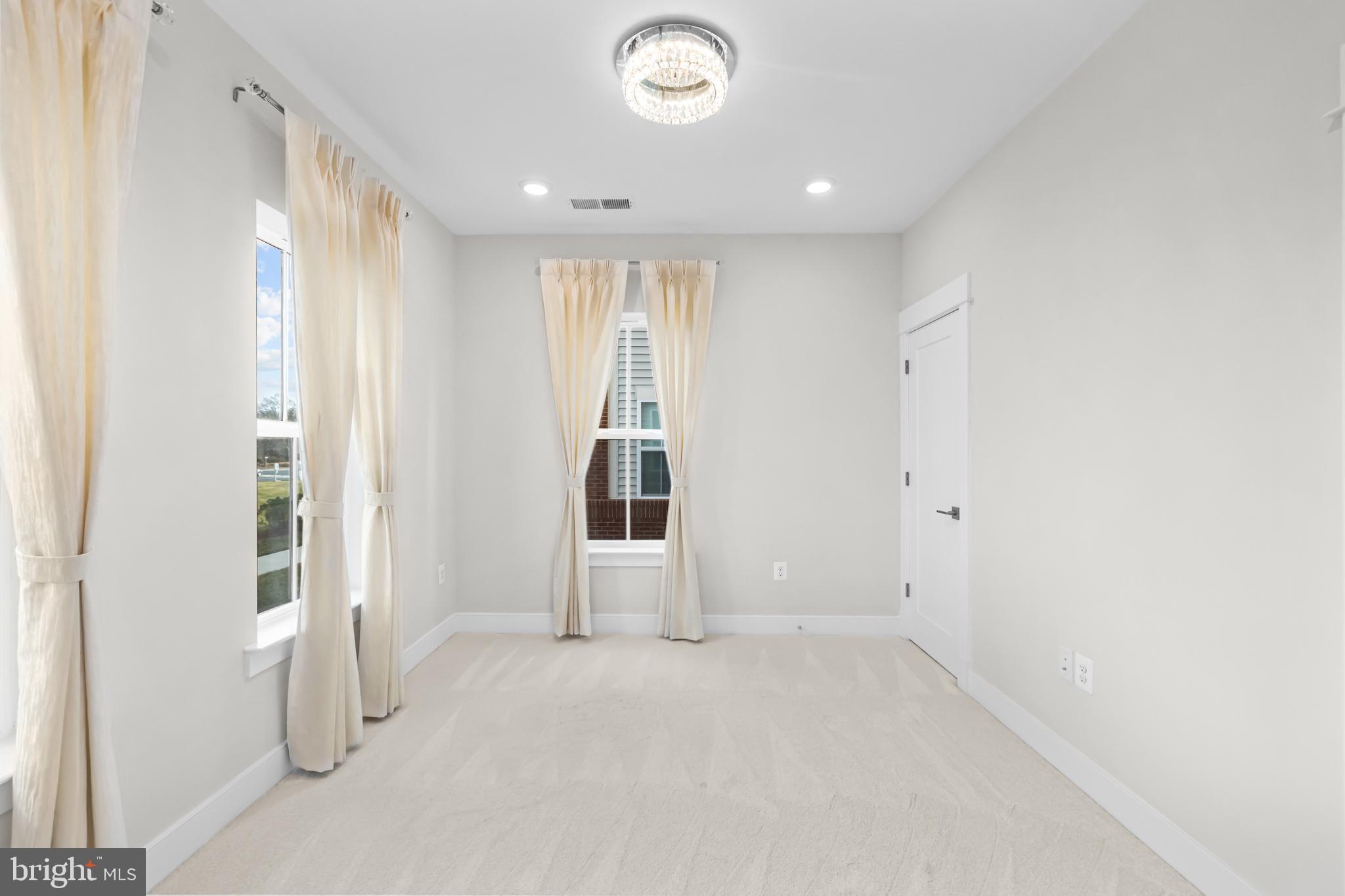 23158 HORSESHOE TRAIL SQUARE