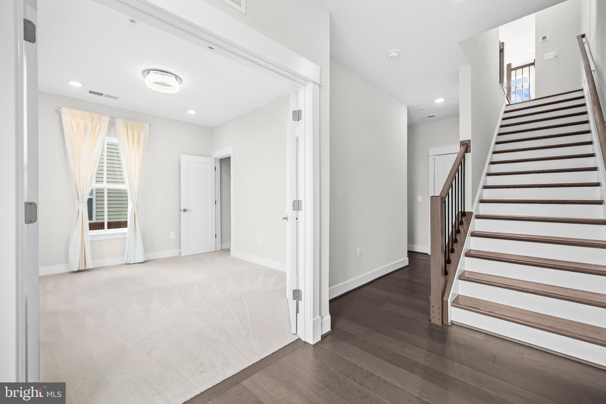 23158 HORSESHOE TRAIL SQUARE