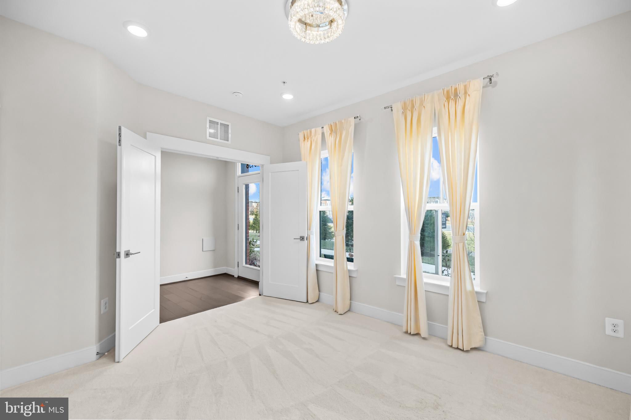 23158 HORSESHOE TRAIL SQUARE