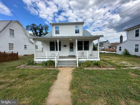 Homes For Sale - 311 N Lawrence Street<br/> CHARLES TOWN, WV 25414