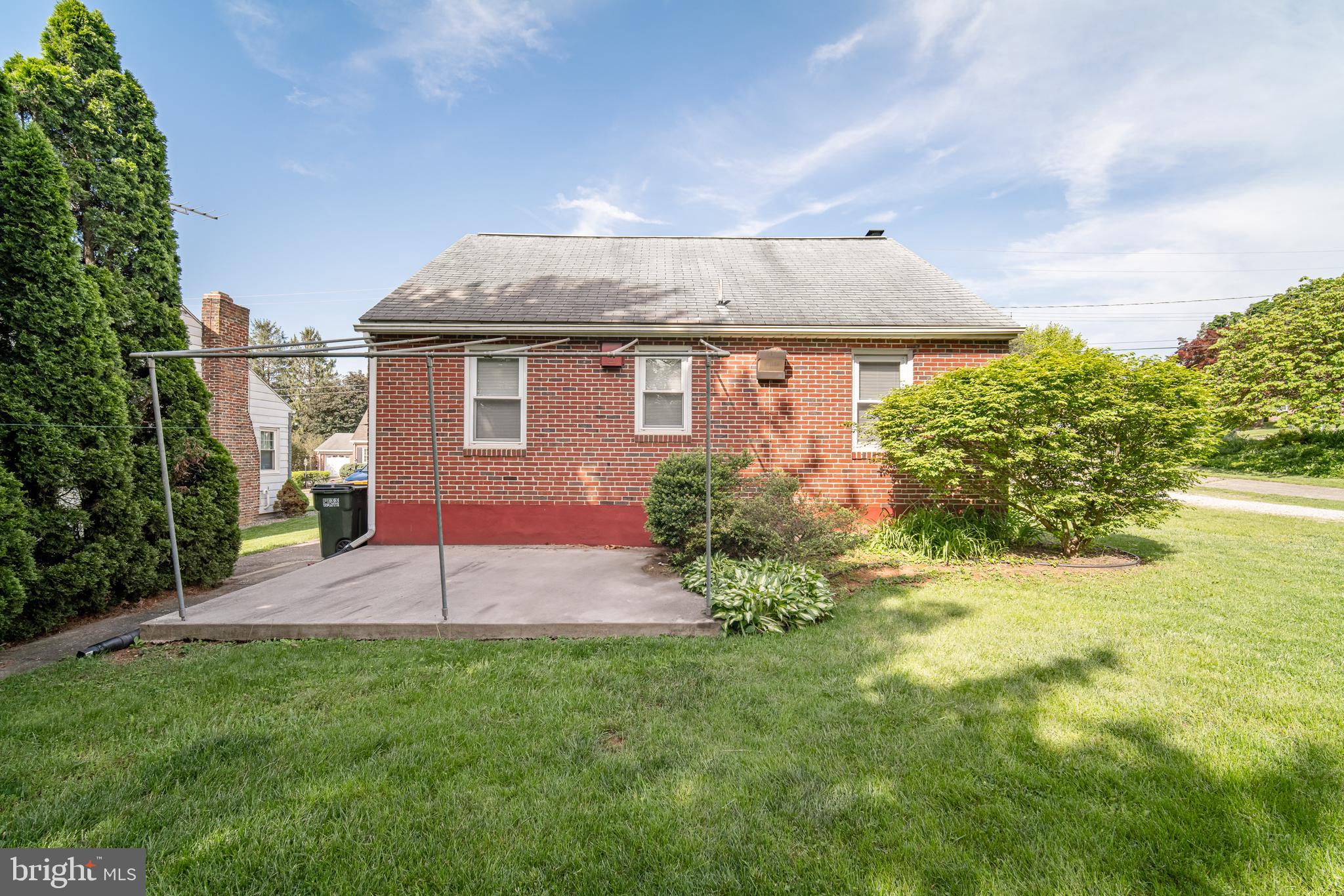 229 N FORREST STREET