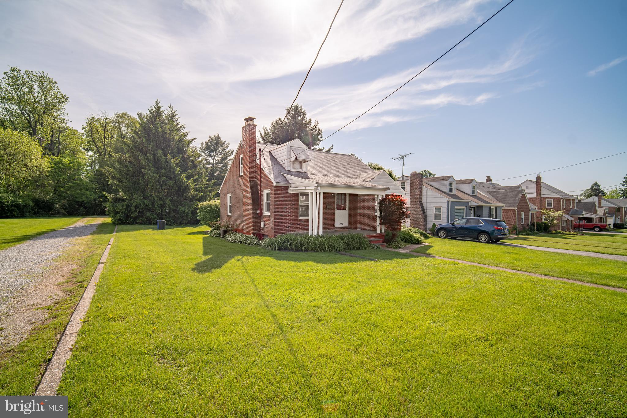229 N FORREST STREET