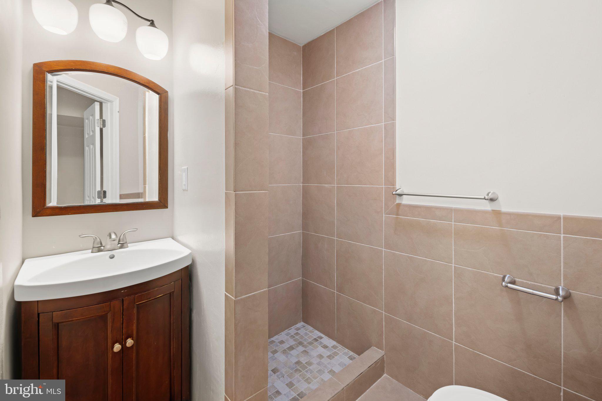 BLUEMONT - Residential Lease