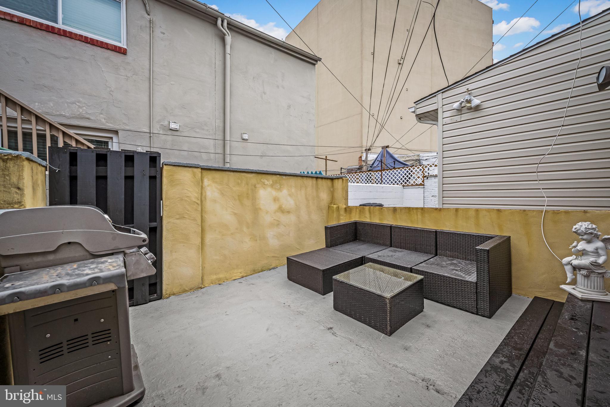 LITTLE ITALY - Residential