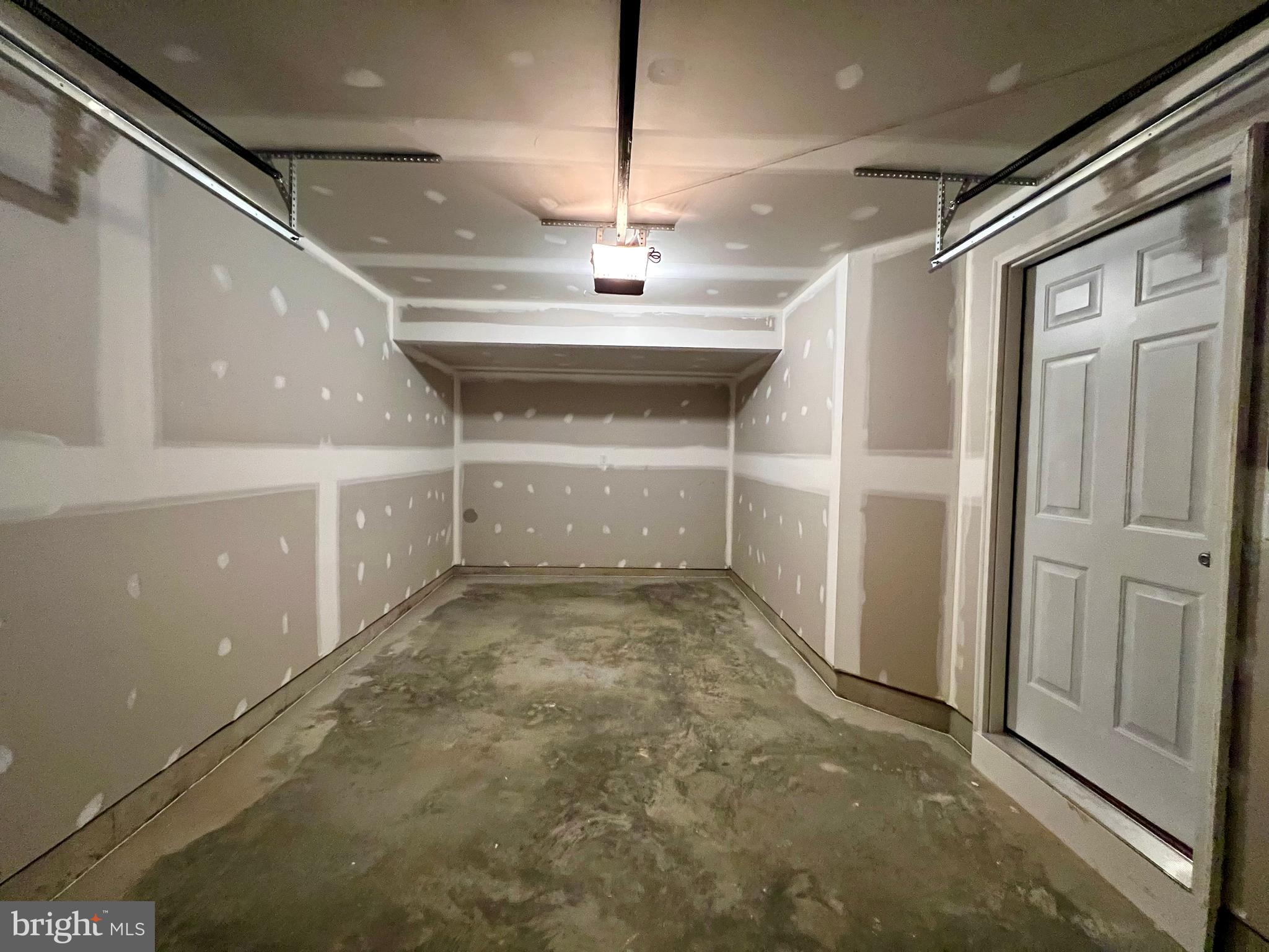 ARCHERS ROCK - Residential Lease