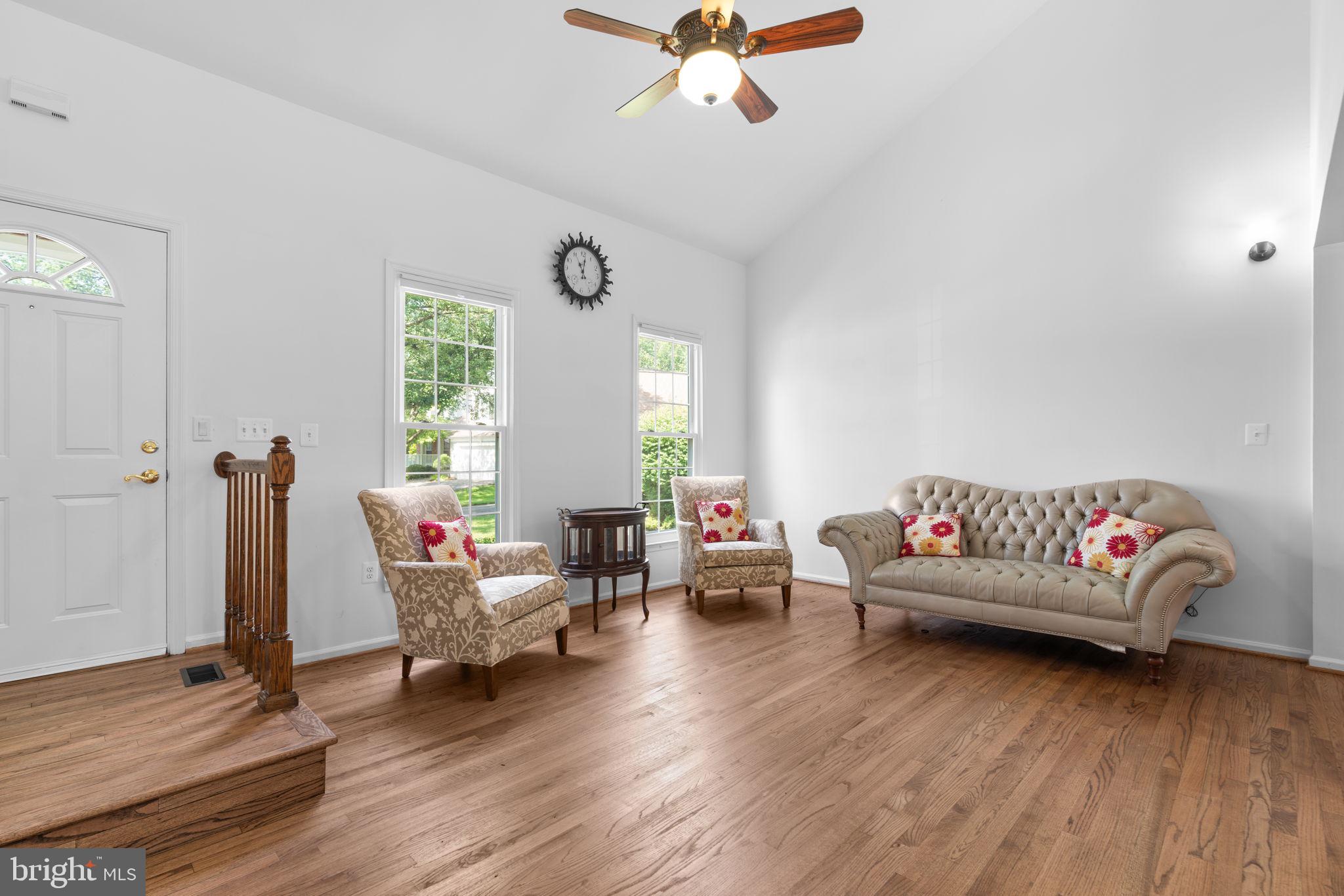 19 SADDLEVIEW COURT