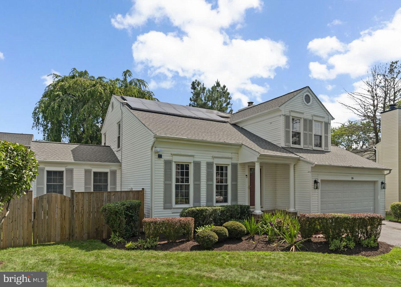 19 SADDLEVIEW COURT