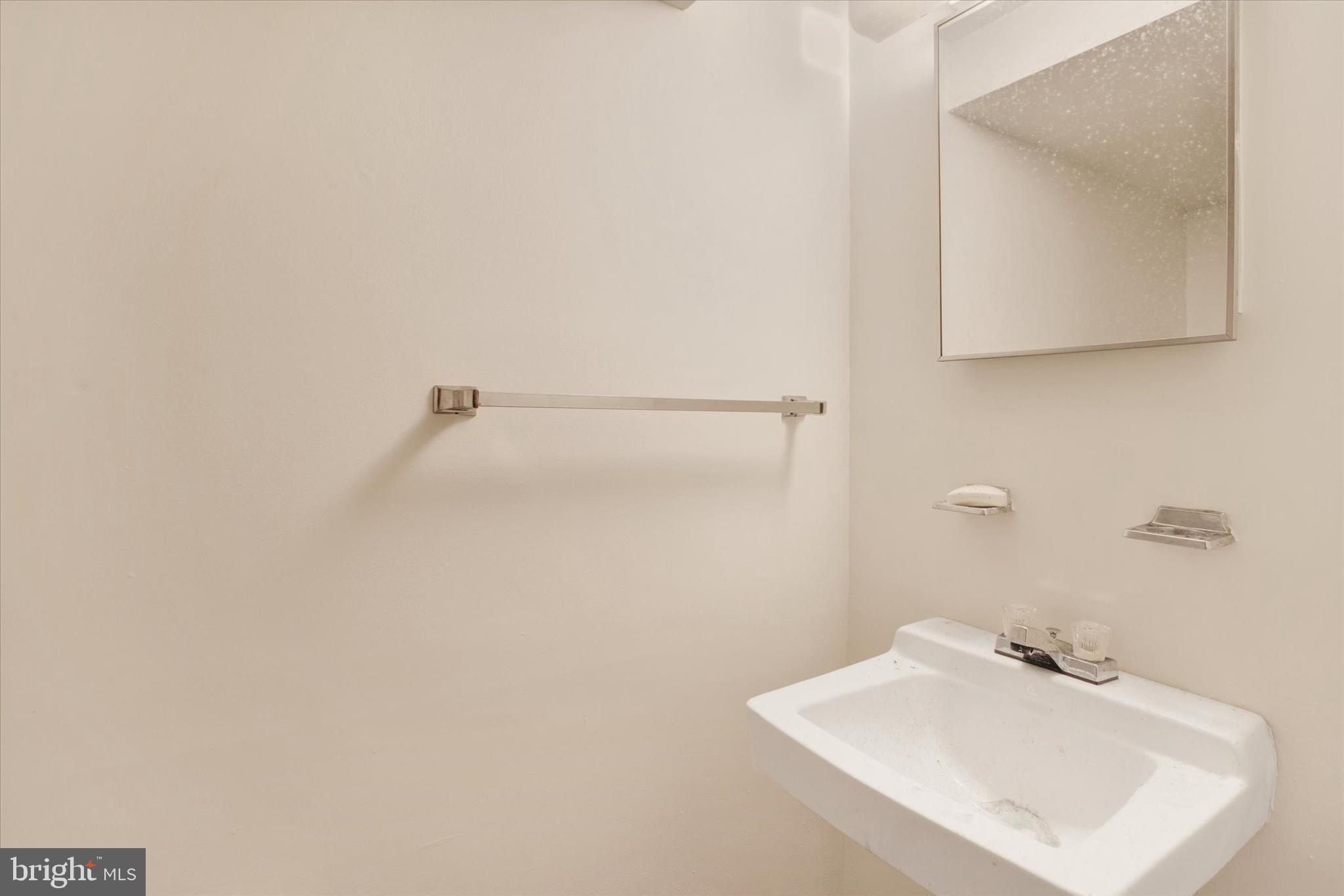 OXON HILL - Residential