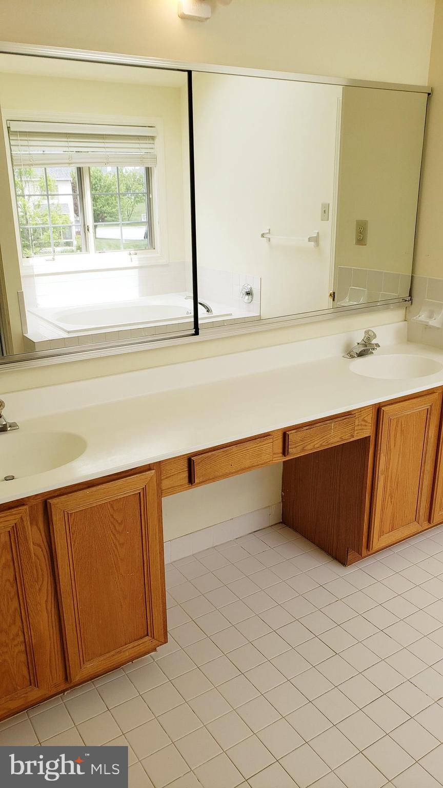 MALVERN HUNT - Residential Lease