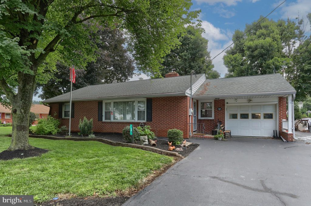 Photo of 3 Pfautz Avenue, LITITZ, PA 17543 (MLS # PALA2072378)