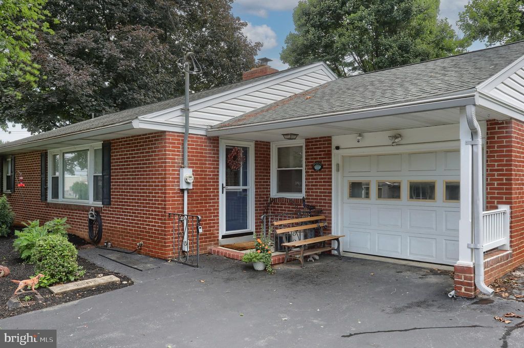 Photo of 3 Pfautz Avenue, LITITZ, PA 17543 (MLS # PALA2072378)