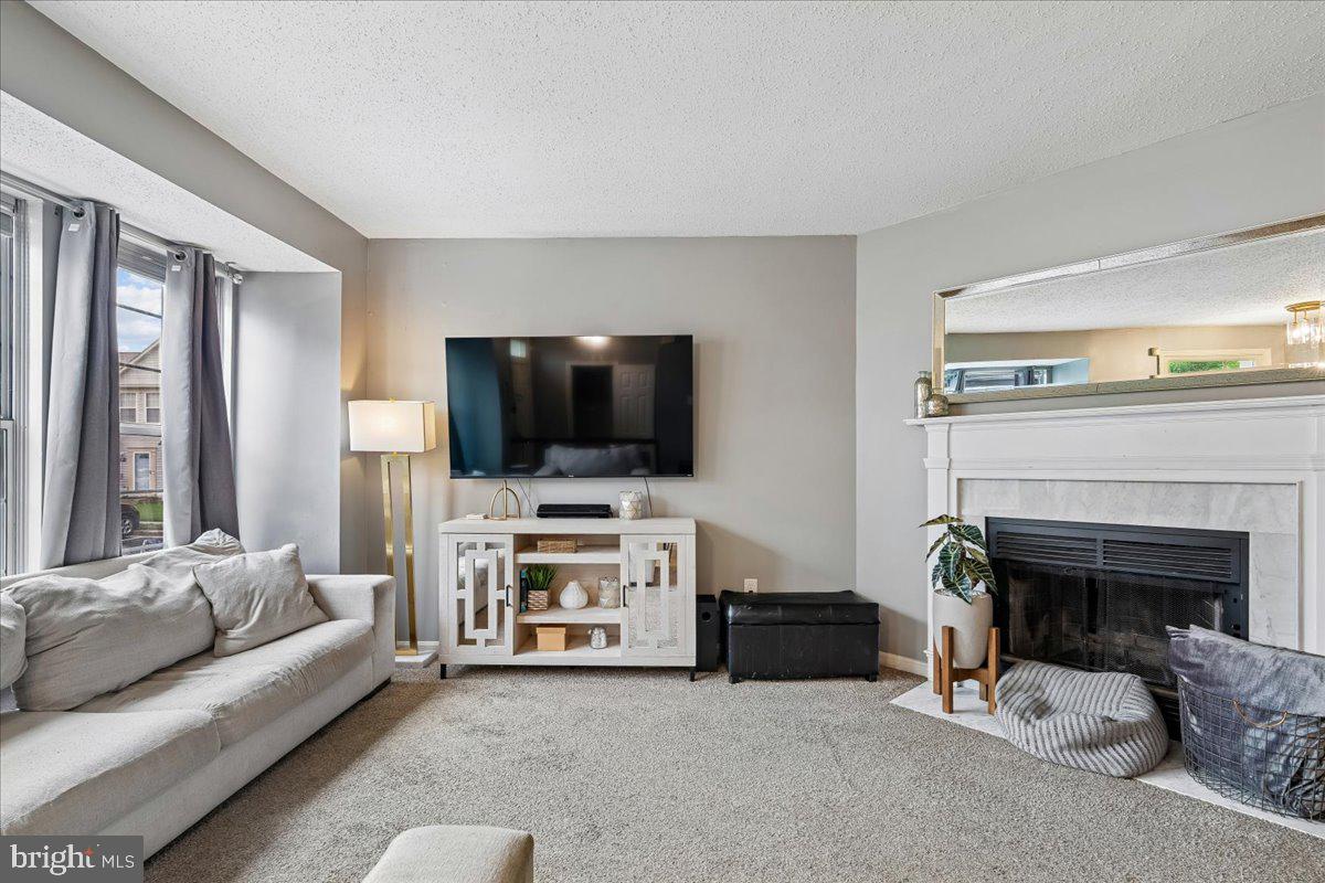 936 LAKE OVERLOOK DRIVE