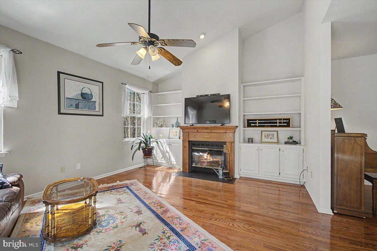 NORTH POINTE - Residential