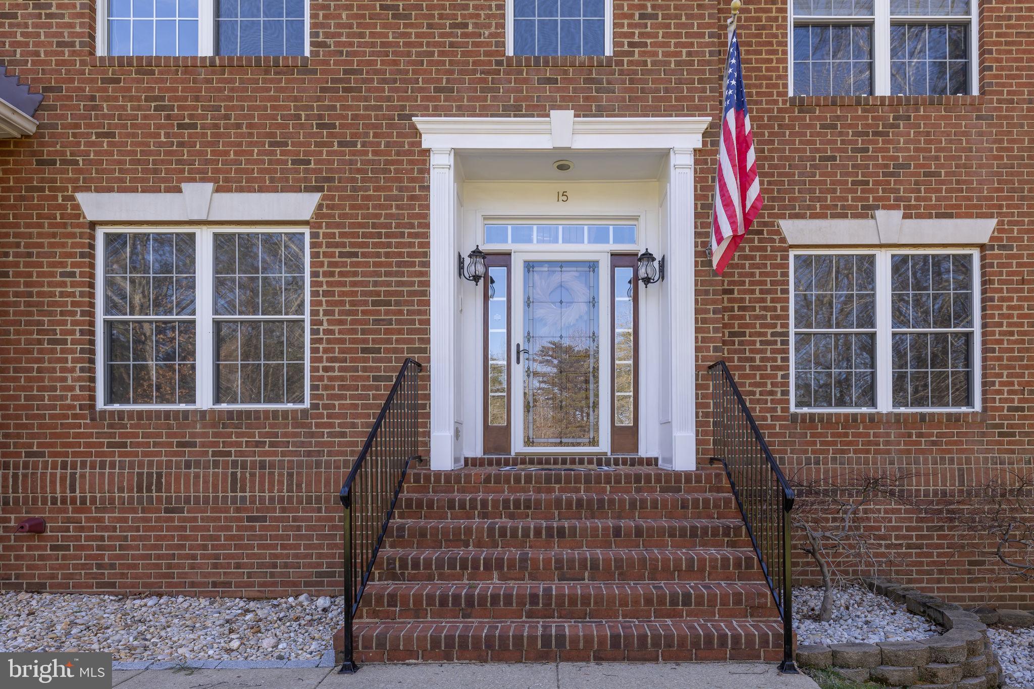 15 WINNING COLORS ROAD