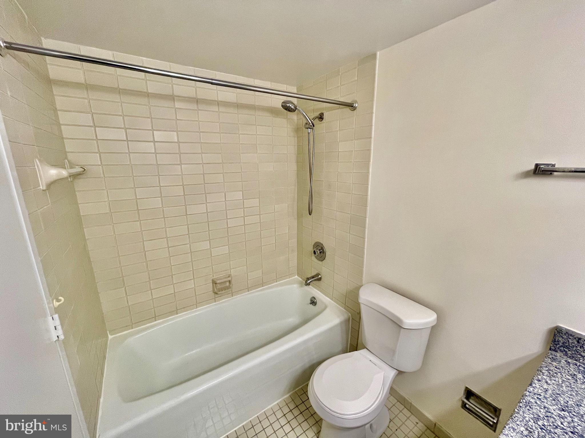 CRYSTAL PARK - Residential Lease