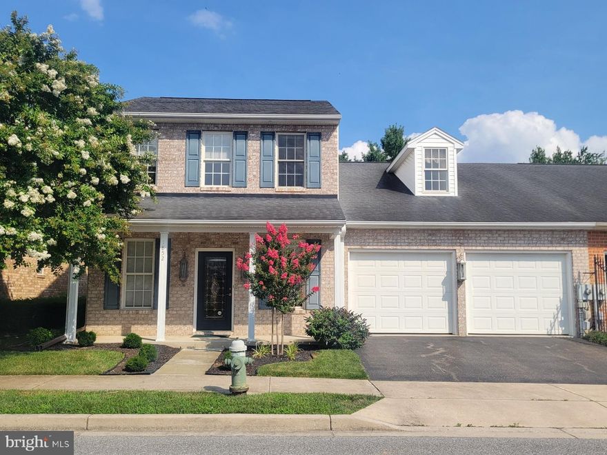 Greenwich Park Beauty on Prime Lot - Welcome to this lovely brick villa offering the perfect blend of style, comfort & convenience.   Features gleaming hardwood floors throughout, spacious open floor plan, 9' ceilings, & new carpet in bedrooms.  Gourmet kitchen with granite countertops & tile backsplash, all appliances including washer/dryer.    Main level master suite with walk-in closet, master bath has walk-in shower and jetted tub.  Efficient natural gas heat, new furnace and central air 2021.   Upper level has 2 bedrooms, full bath and large bonus room with storage galore.   Double garage with auto-openers.    HOA $258 per quarter and covers mowing, snow removal and exterior window washing once per year.    All the right stuff setting on a prime lot on outer edge of neighborhood.  Awaiting your inspection, call to schedule to see.