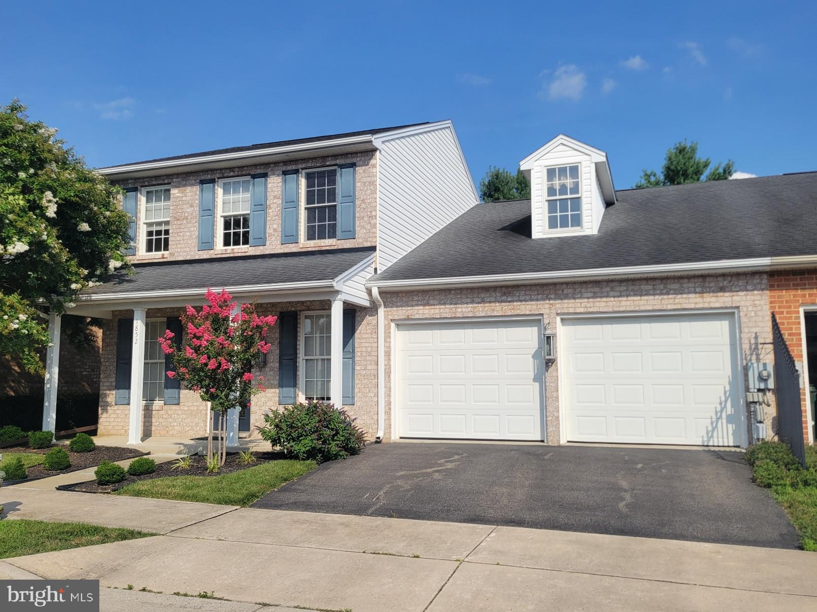 Greenwich Park Beauty - Welcome to this lovely brick villa offering the perfect blend of style, comfort & convenience. Features gleaming hardwood floors throughout, spacious open floor plan, 9' ceilings, & new carpet in bedrooms. Gourmet kitchen with granite countertops & tile backsplash, all appliances including washer/dryer. Main level master suite with walk-in closet, master bath has walk-in shower and jetted tub. Efficient natural gas heat, new furnace and central air 2021. Upper level has 2 bedrooms, full bath and large bonus room with storage galore. Double garage with auto-openers. HOA $258 per quarter and covers mowing, snow removal and exterior window washing once per year. All the right stuff setting on a prime lot on outer edge of neighborhood. Awaiting your inspection, call to schedule to see.