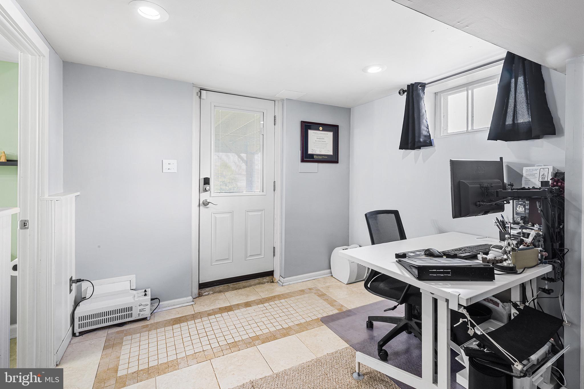 NEWTOWN SQ - Residential