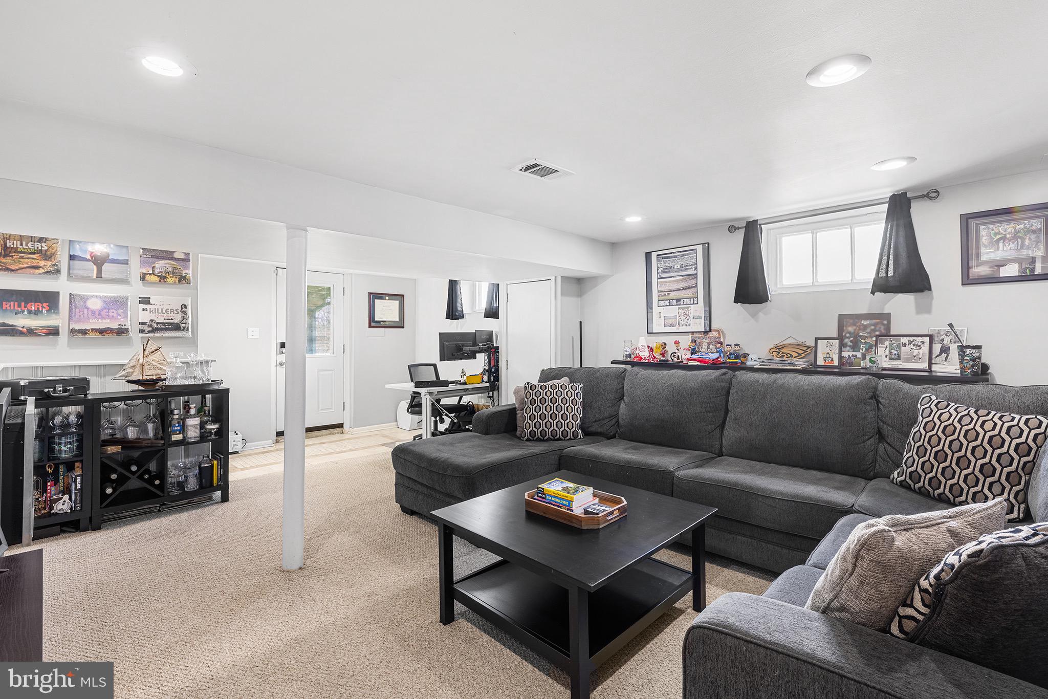 NEWTOWN SQ - Residential