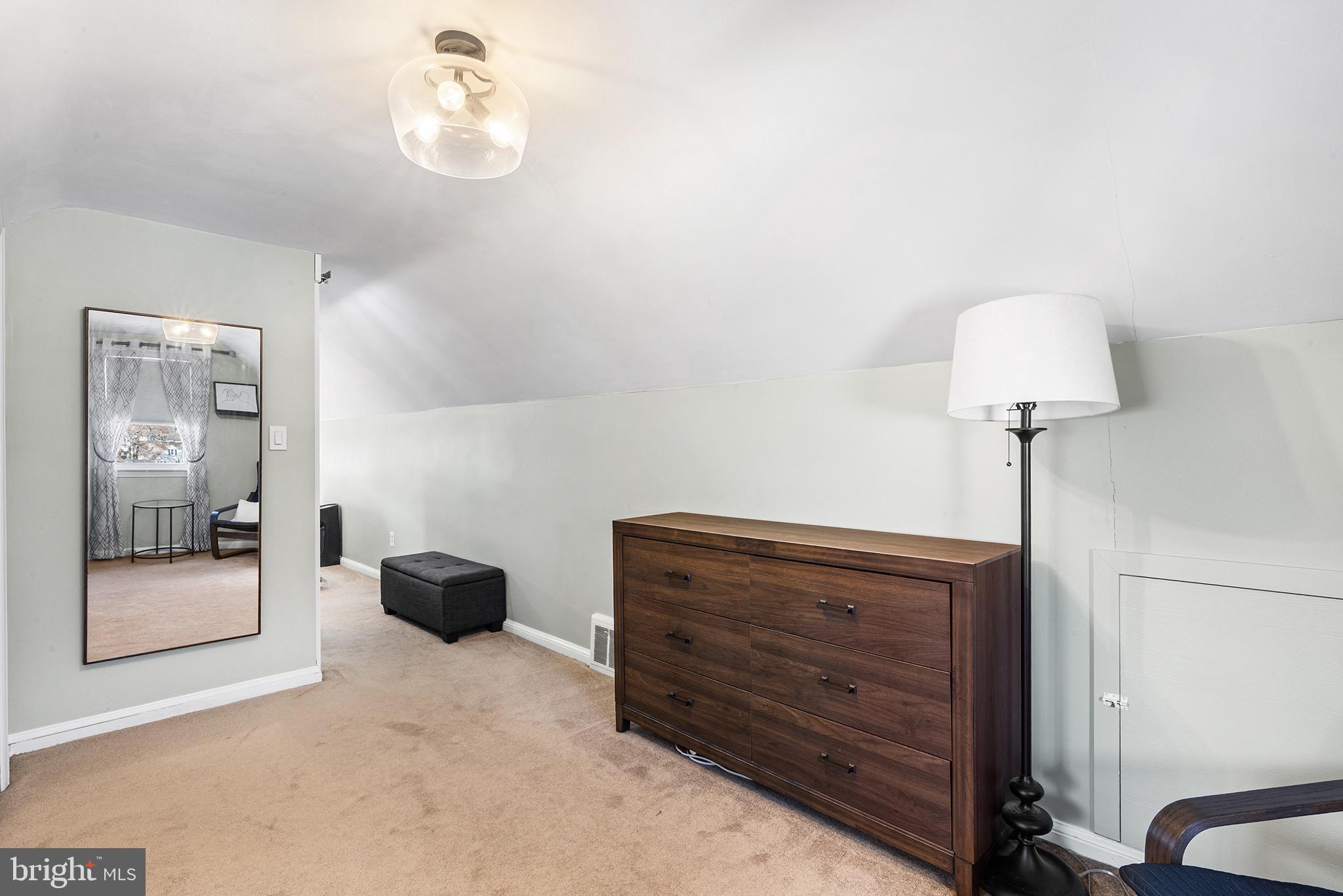 NEWTOWN SQ - Residential