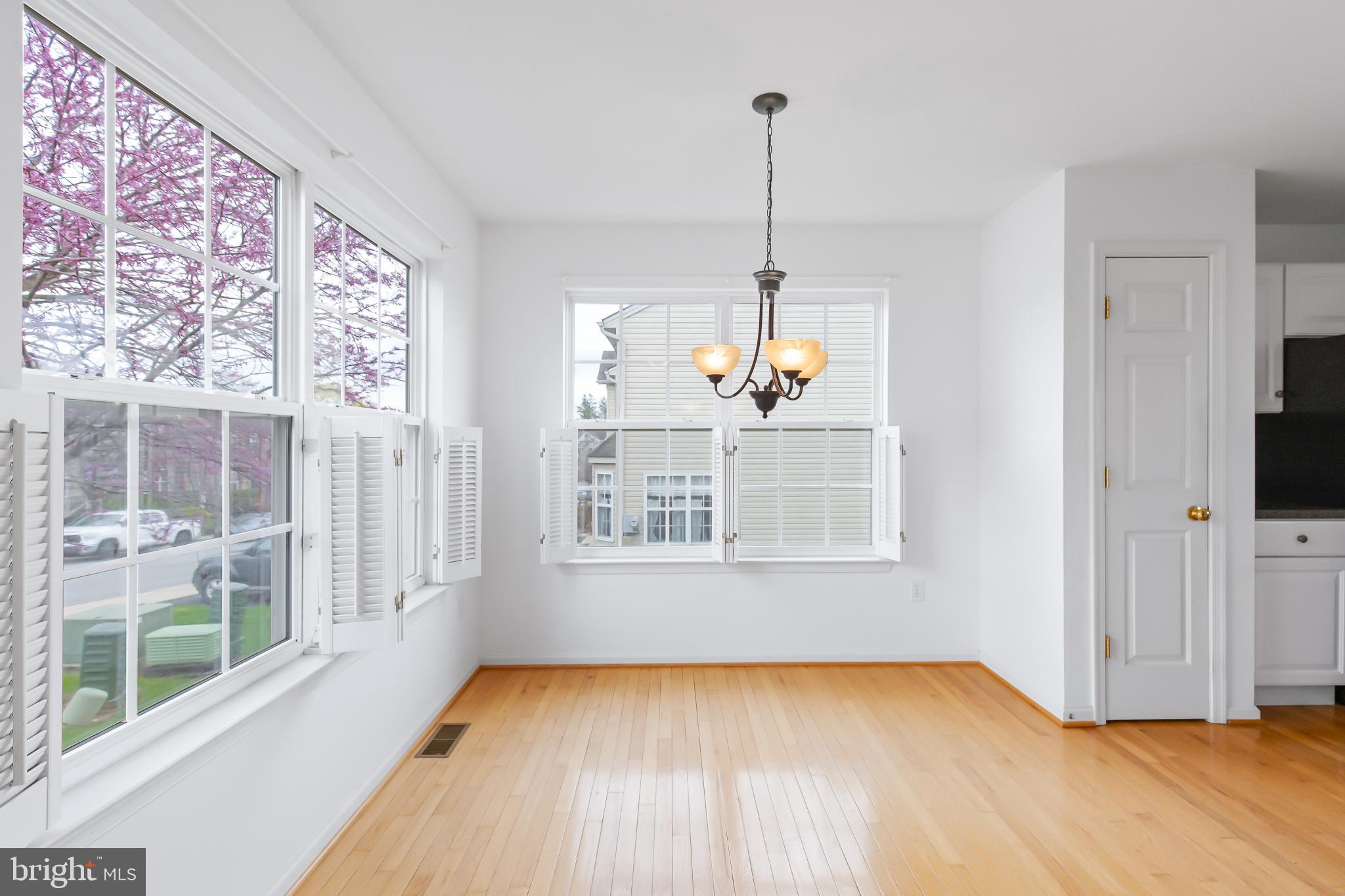 MANOR OAKS - Residential