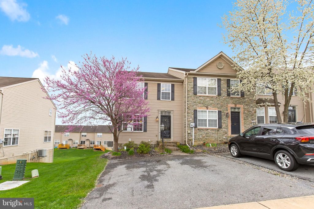 Photo of 199 Knollwood Road, MILLERSVILLE, PA 17551 (MLS # PALA2068188)