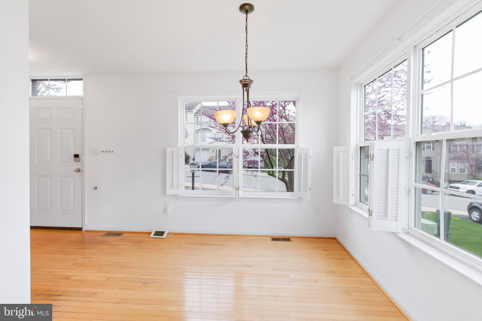 MANOR OAKS - Residential