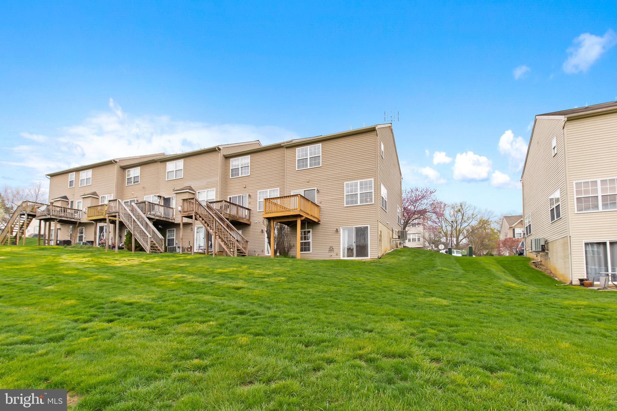 MANOR OAKS - Residential