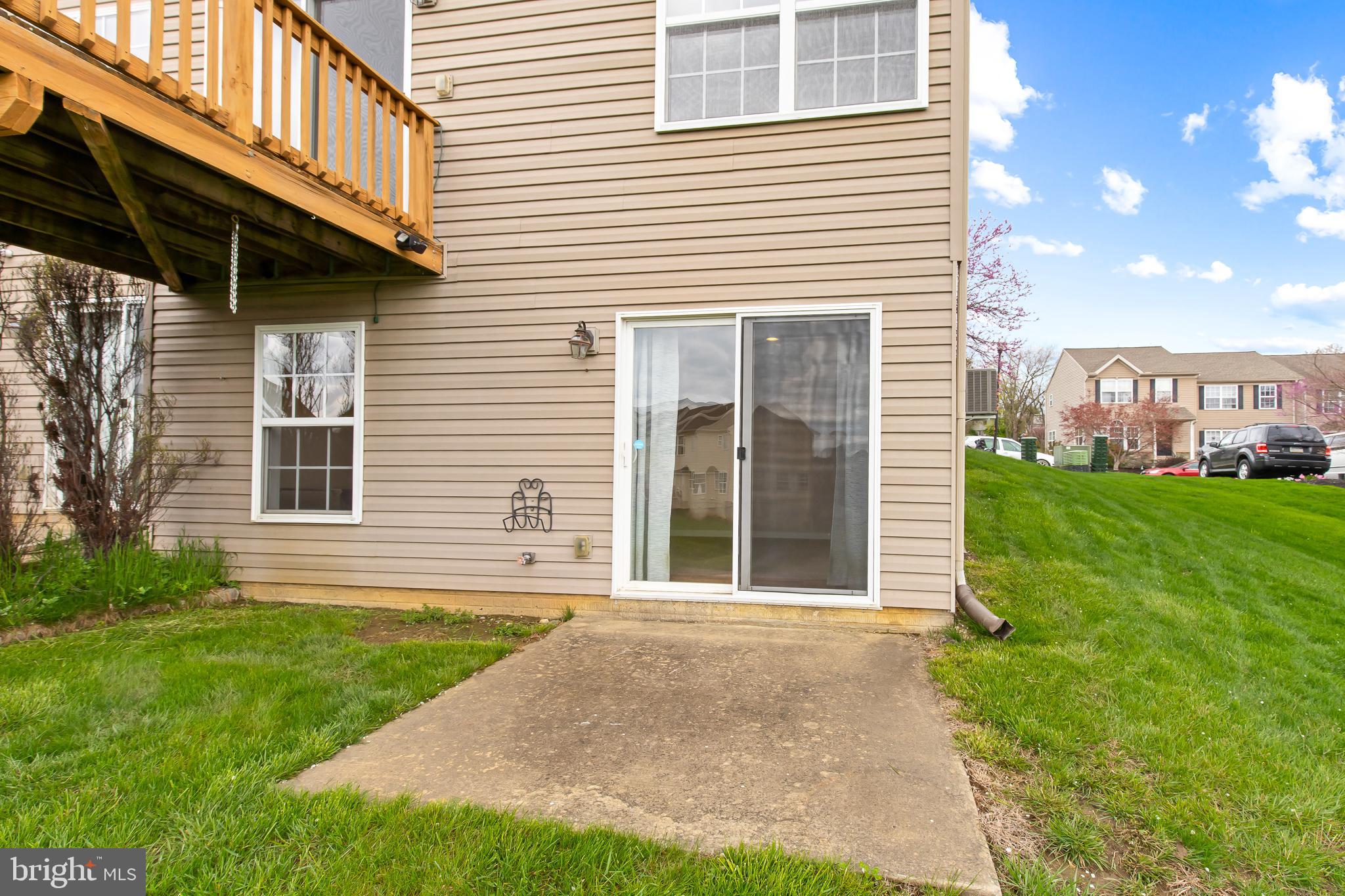 MANOR OAKS - Residential