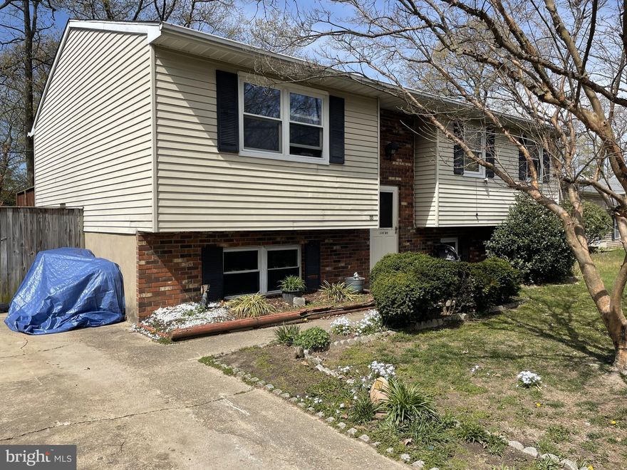 Investor/Handyman/FHA 203K buyer alert. Picture truly reflect the property condition. 3 Bedrooms & a full Bath upstairs & 1 Bedroom & 1/2 Bath downstairs. Pergo style flooring throughout the upper level. Heat pump with central air conditioning. 3 ceiling fans.. Lower level also has a rec room which could easily be a 5th Bedroom & separate family room. Lower level walkout exit, Privately fence back yard. Deck needs new boards. All showings require 1 hour notice due to 2 dogs & new born baby.