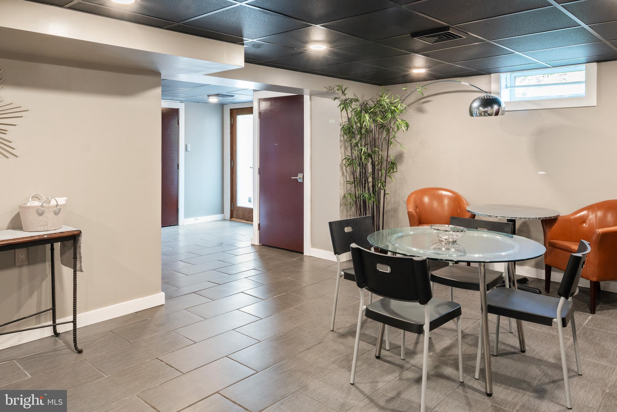 000 - Residential Lease