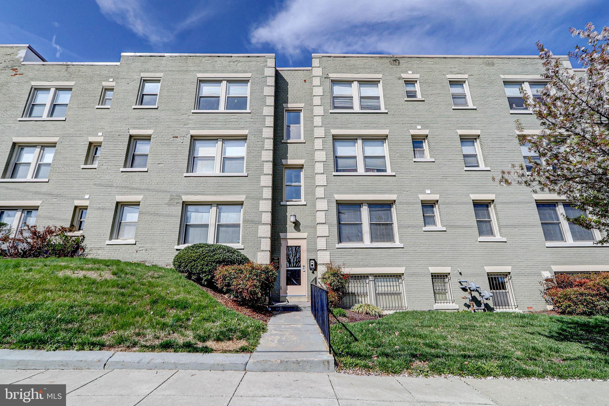 4420 1ST PLACE NE 12