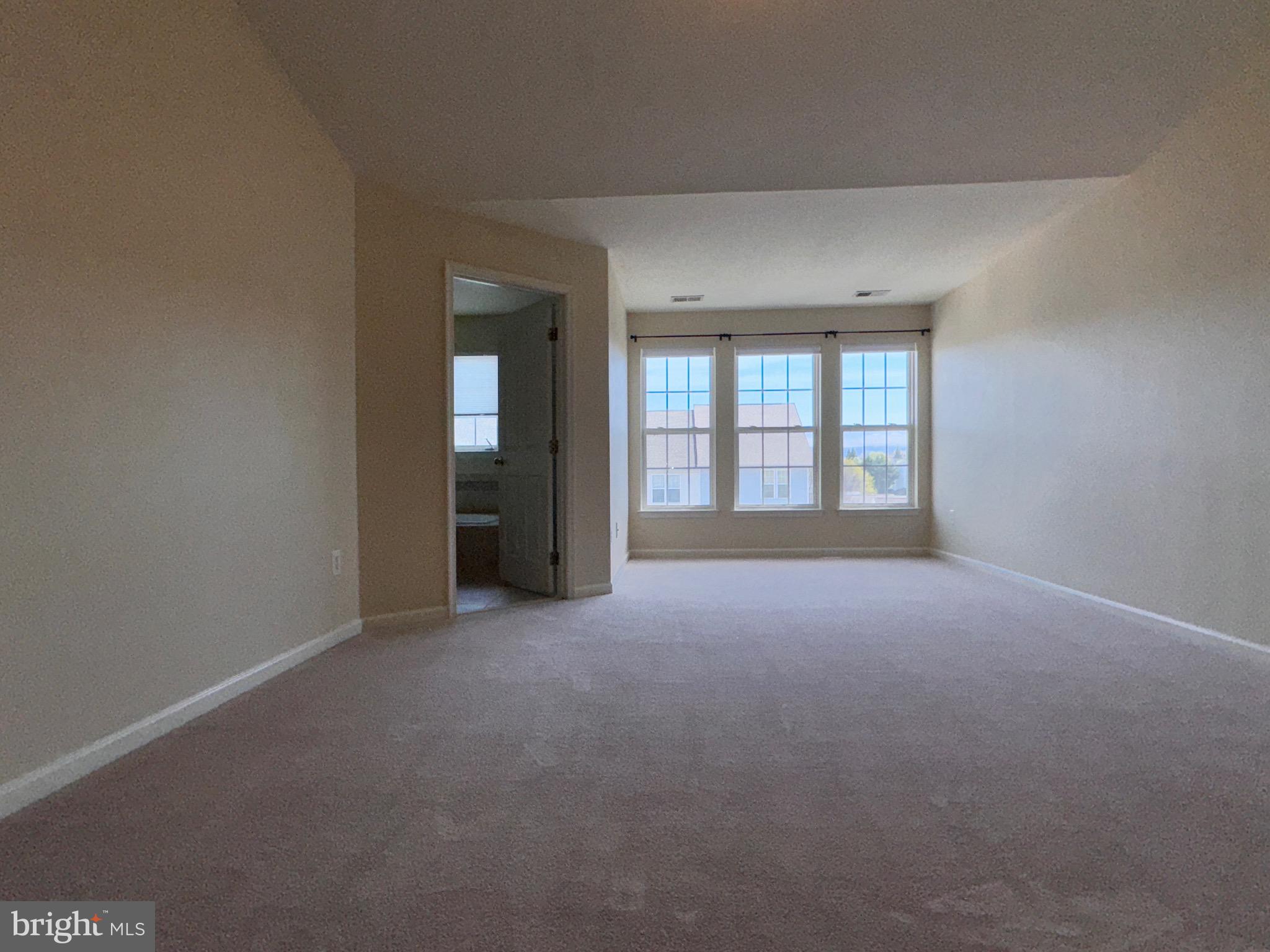 HUNTFIELD - Residential Lease