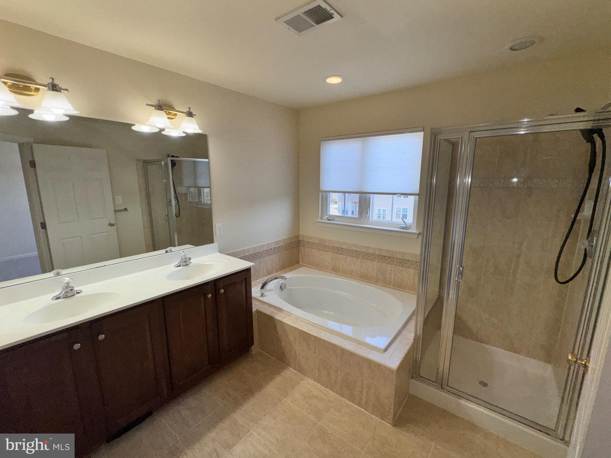 HUNTFIELD - Residential Lease