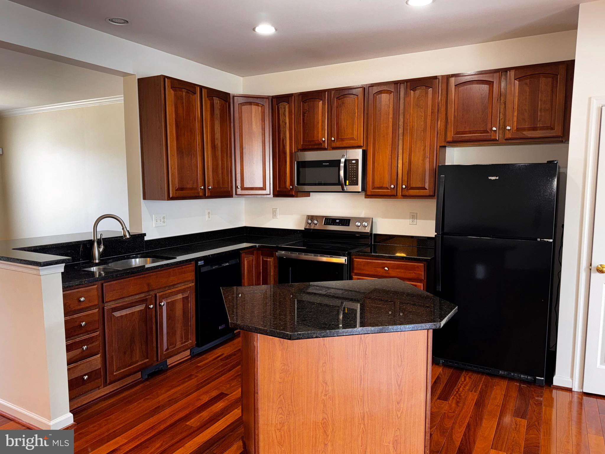 HUNTFIELD - Residential Lease
