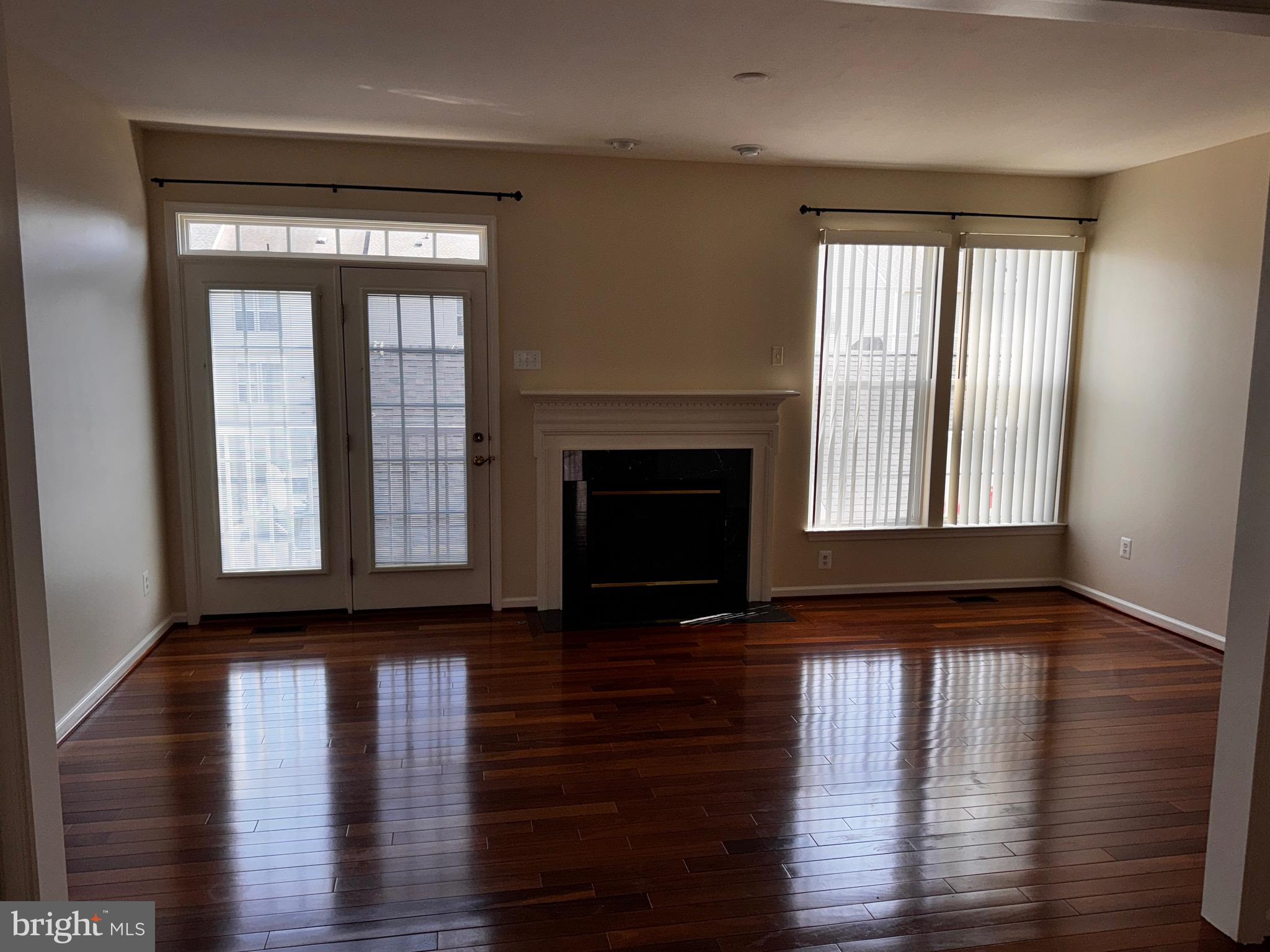 HUNTFIELD - Residential Lease