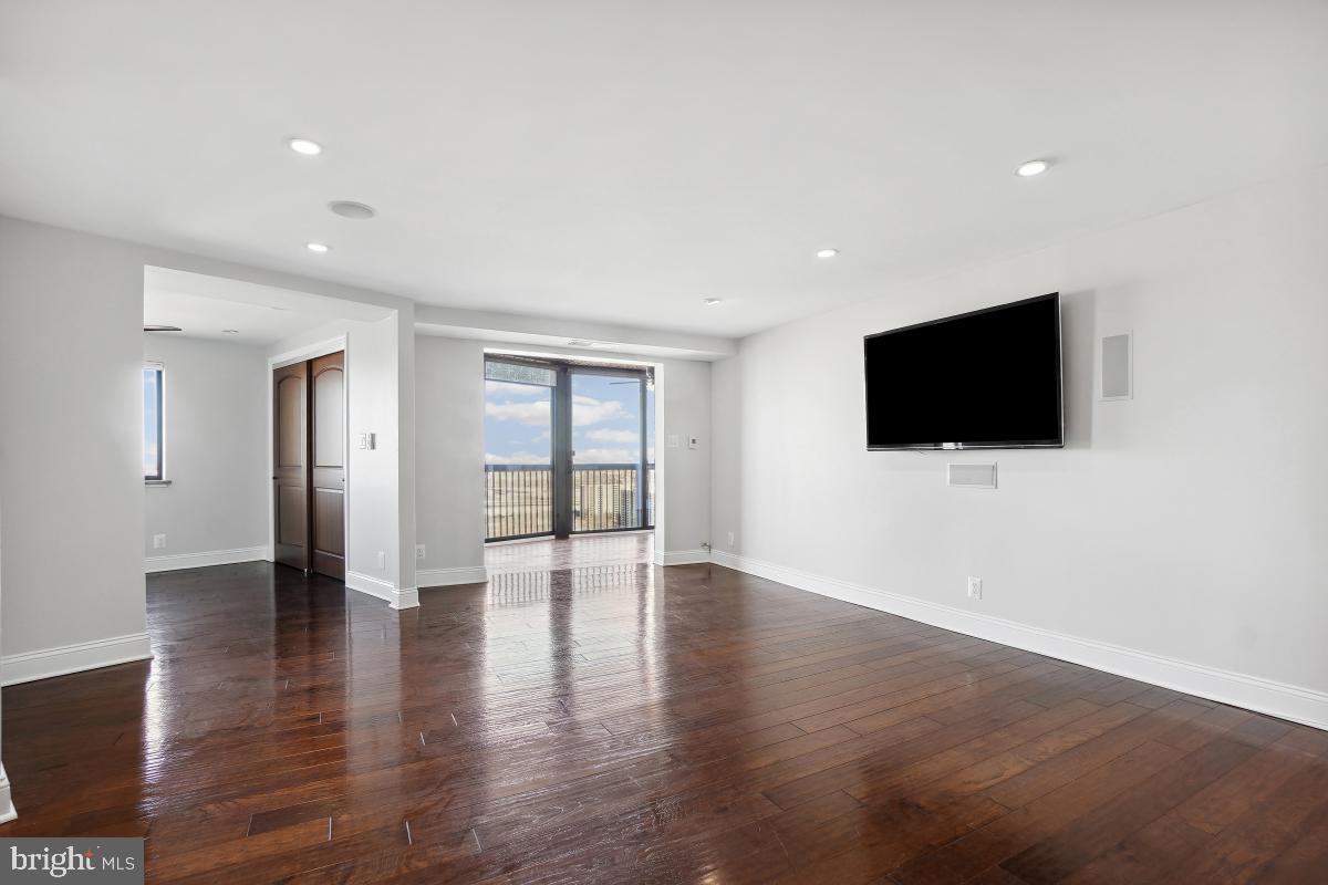 MONTEBELLO - Residential