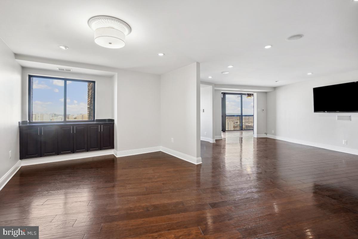 MONTEBELLO - Residential