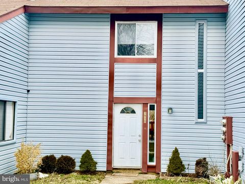 Condo For Sale - 1910 Seven Oaks Ter<br/> CROFTON, MD 21114