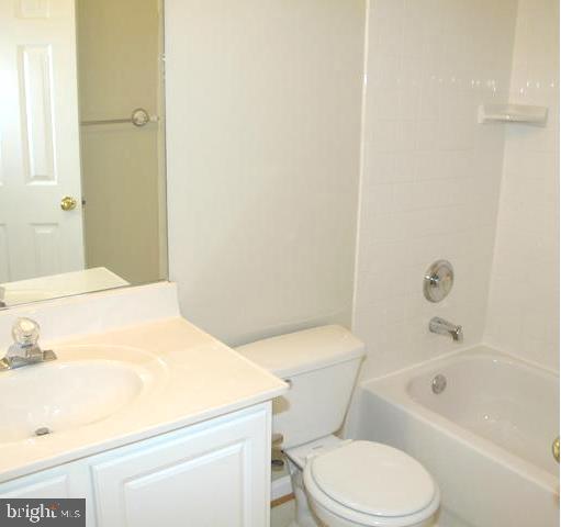 COLONNADE AT DULLES - Residential Lease