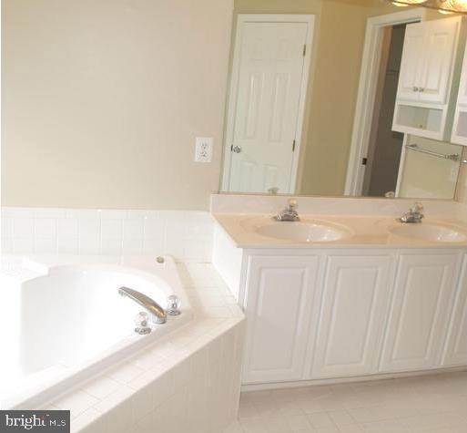 COLONNADE AT DULLES - Residential Lease