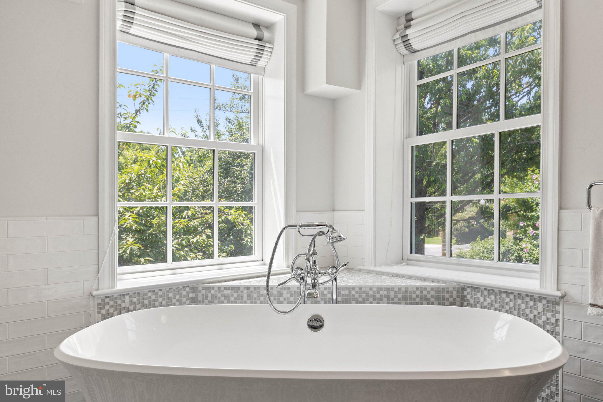 COUNTRY CLUB - Residential