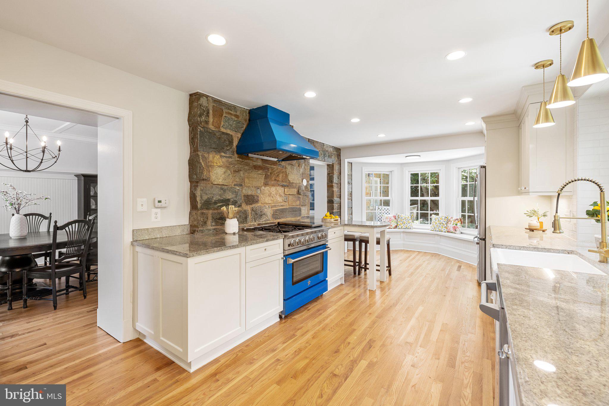 COUNTRY CLUB - Residential