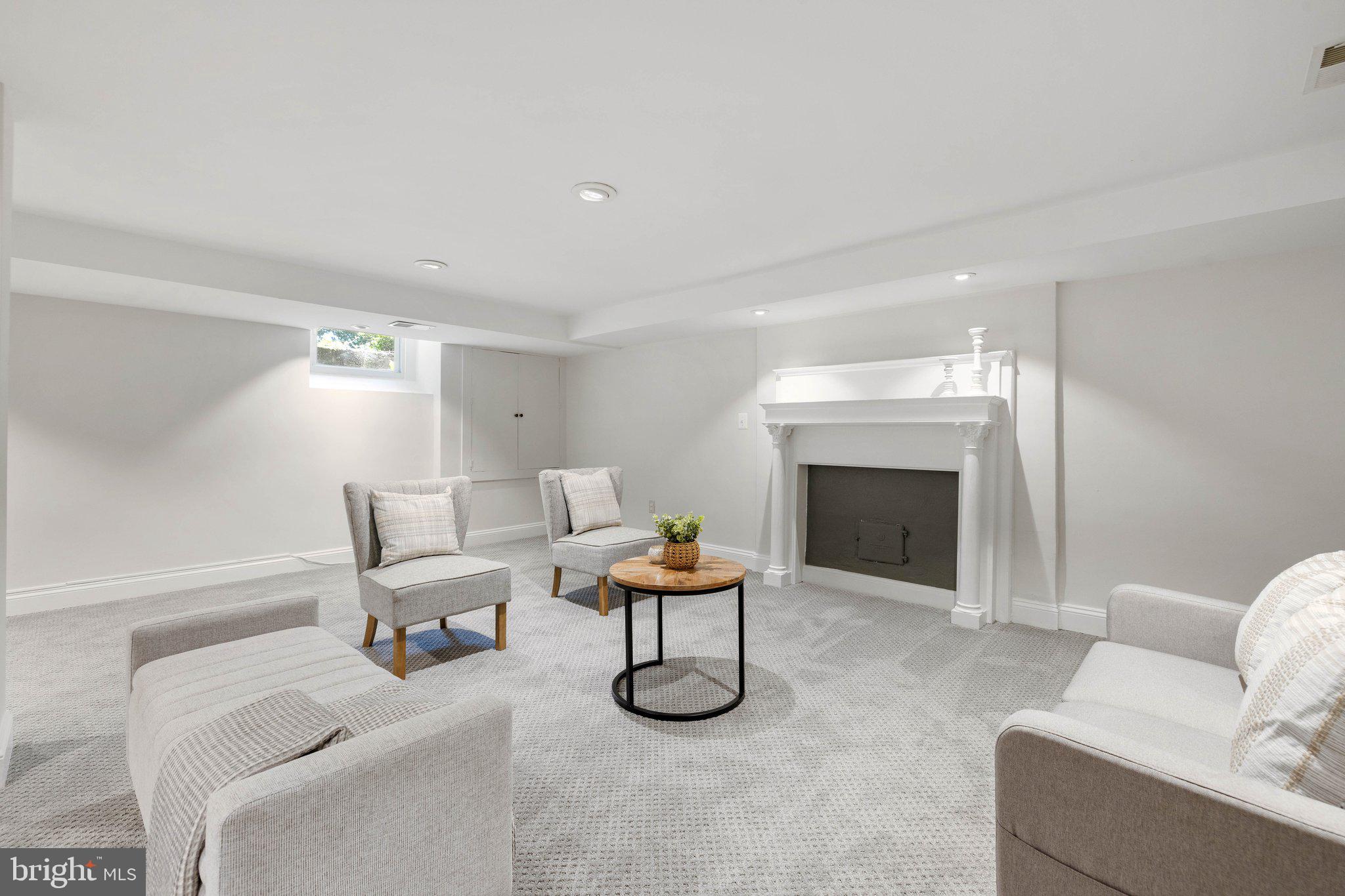 COUNTRY CLUB - Residential