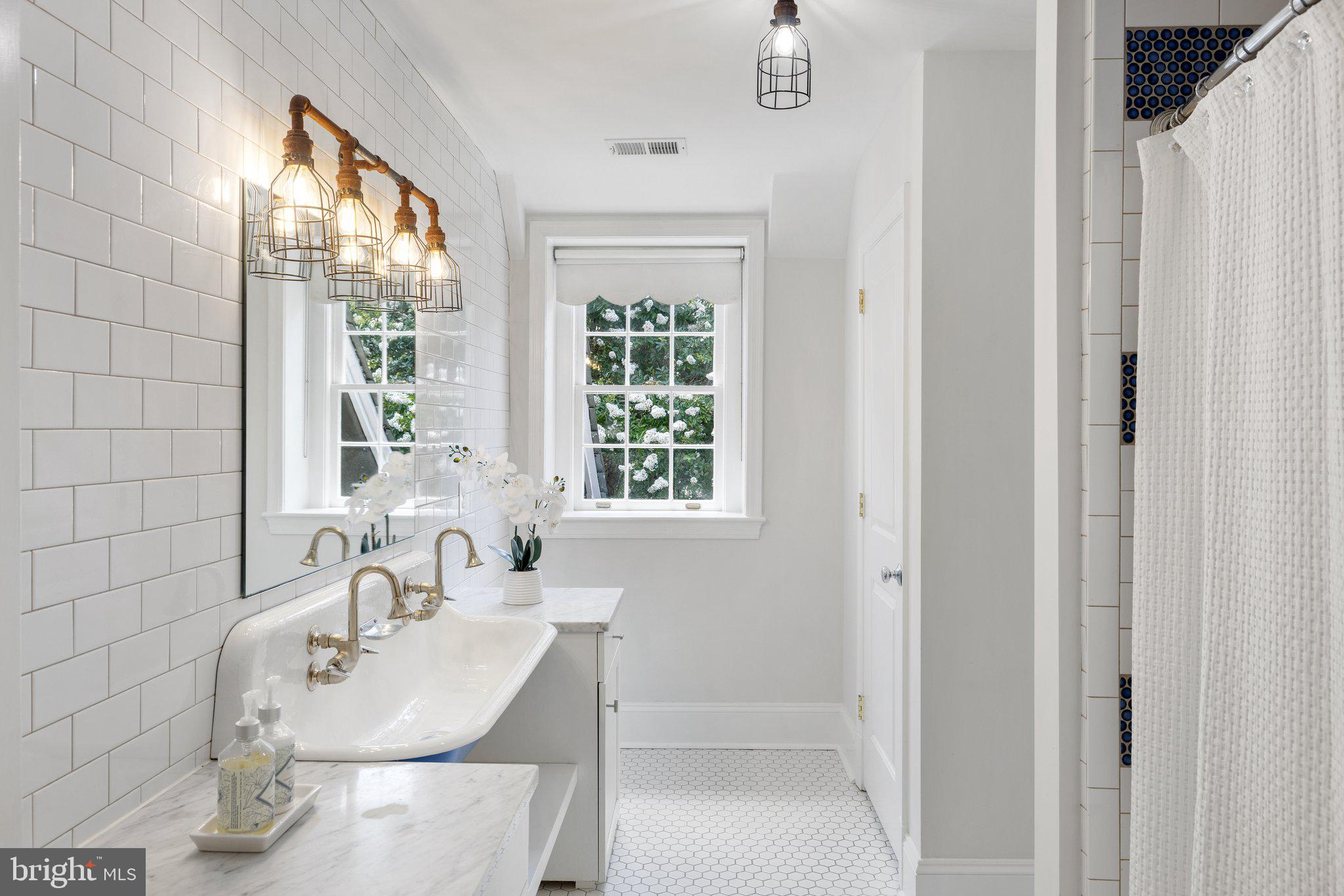 COUNTRY CLUB - Residential