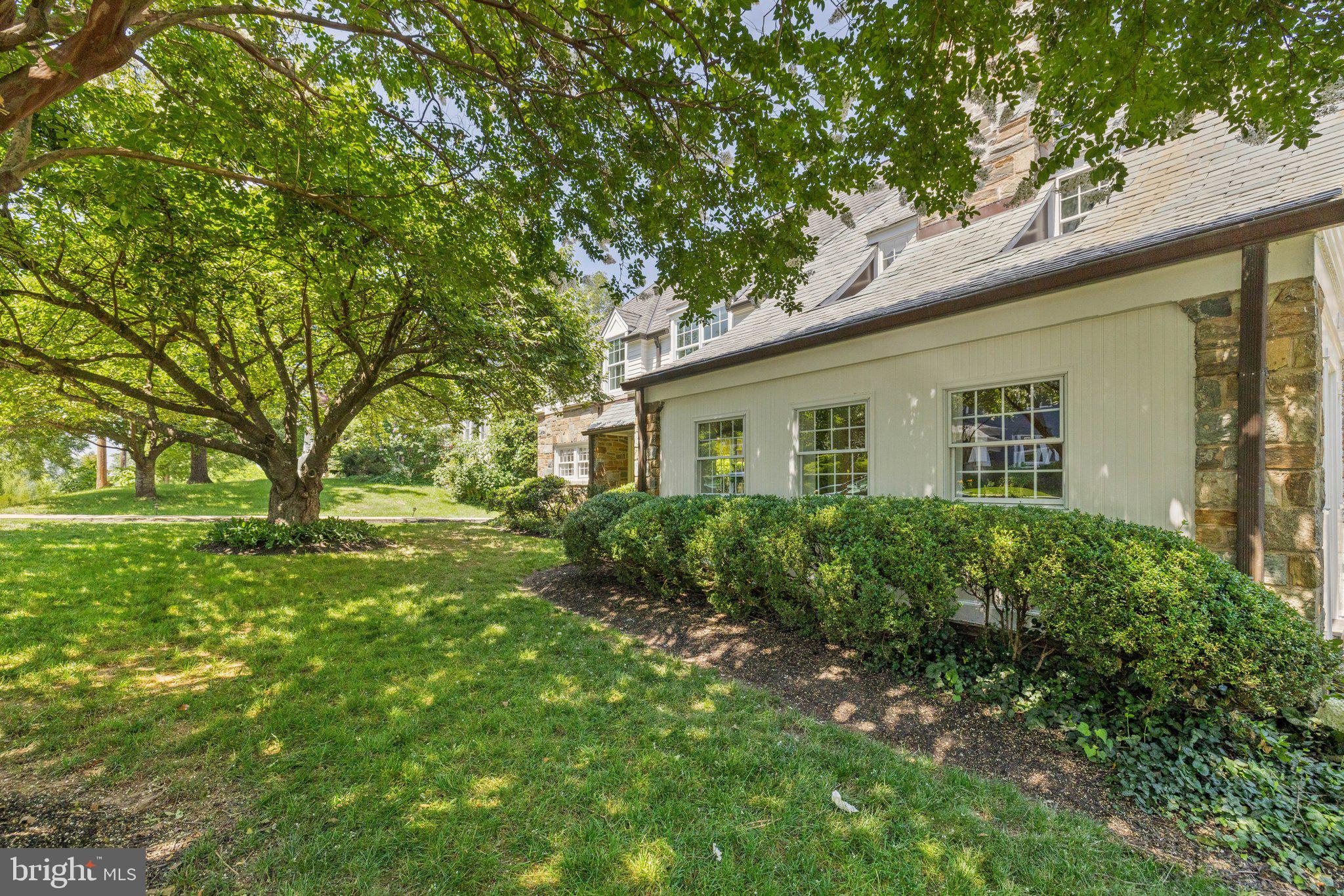 COUNTRY CLUB - Residential