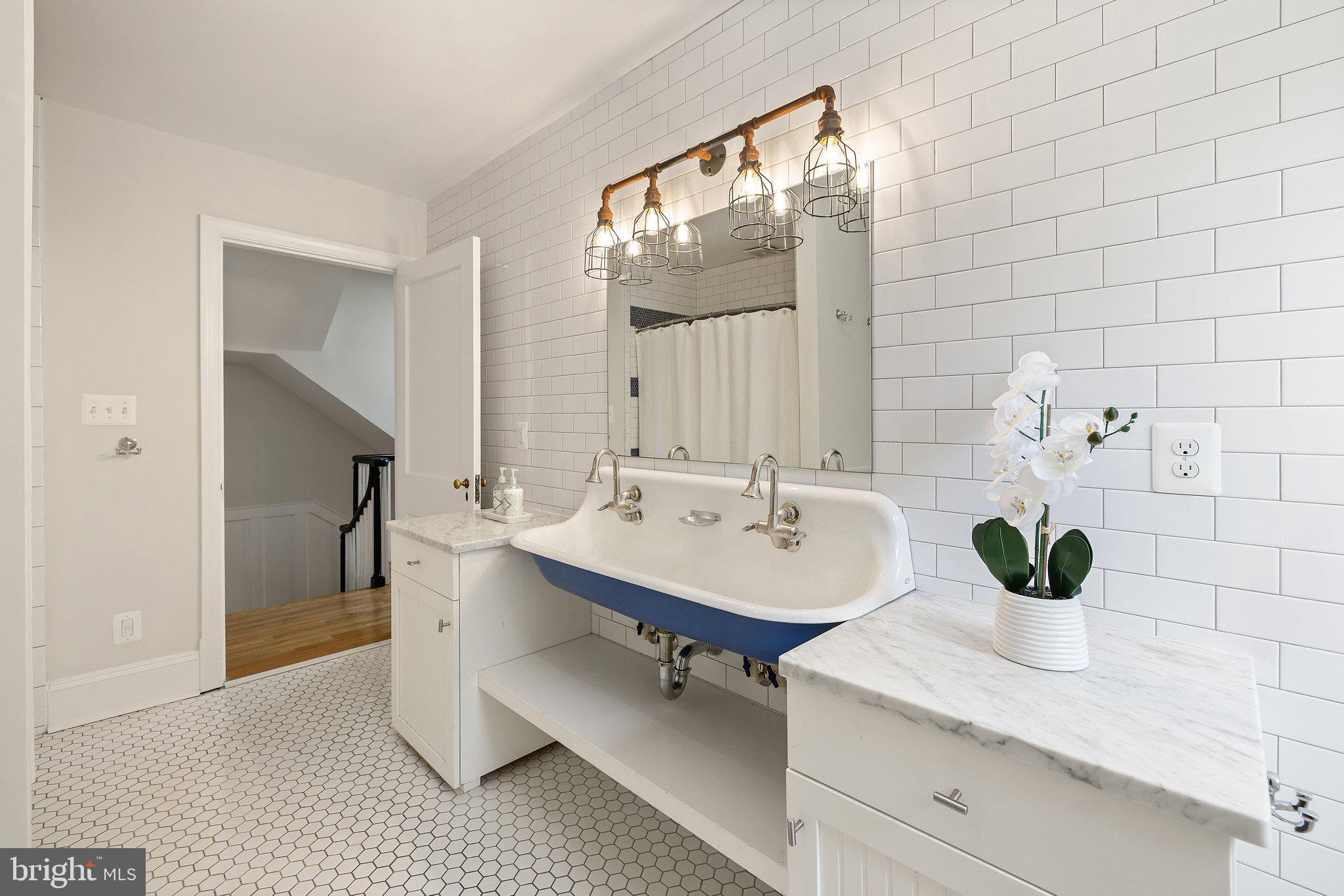 COUNTRY CLUB - Residential