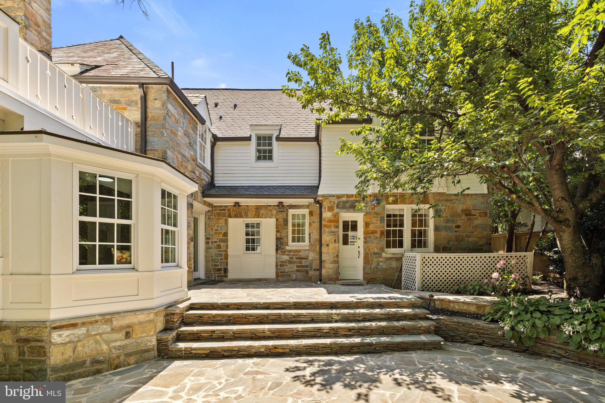 COUNTRY CLUB - Residential