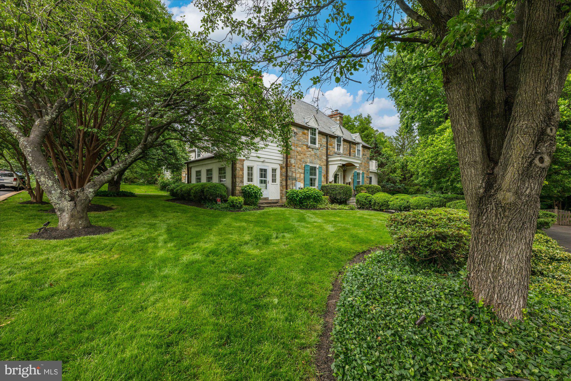 COUNTRY CLUB - Residential